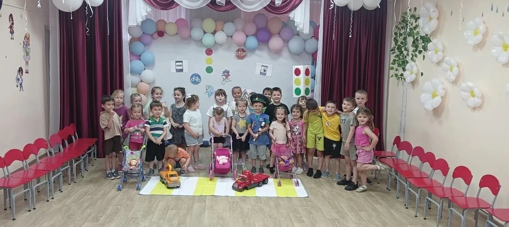 🚦 Сегодня в нашем детском саду прошел «День дорожной безопасности»! 🚦

Этот день превратился в нас