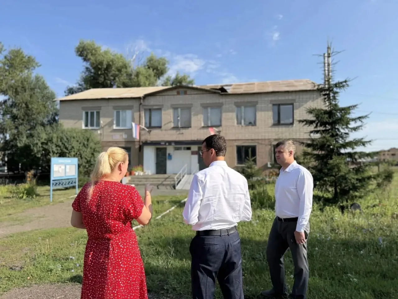 В селе Ибрагимово начали ремонт кровли административного здания по народной программе.