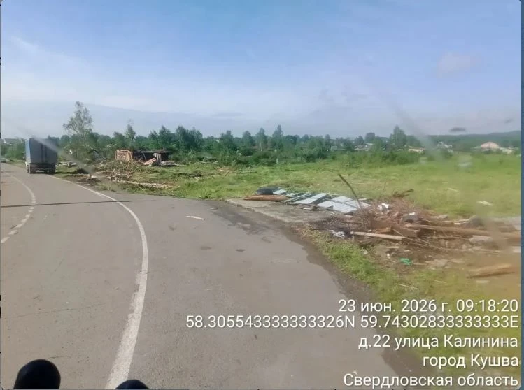 ⚡Смерч в Кушве не погнушался унести с собой баки с ТКО.

😥На Кушву вчера обрушился смерч. Пострадал