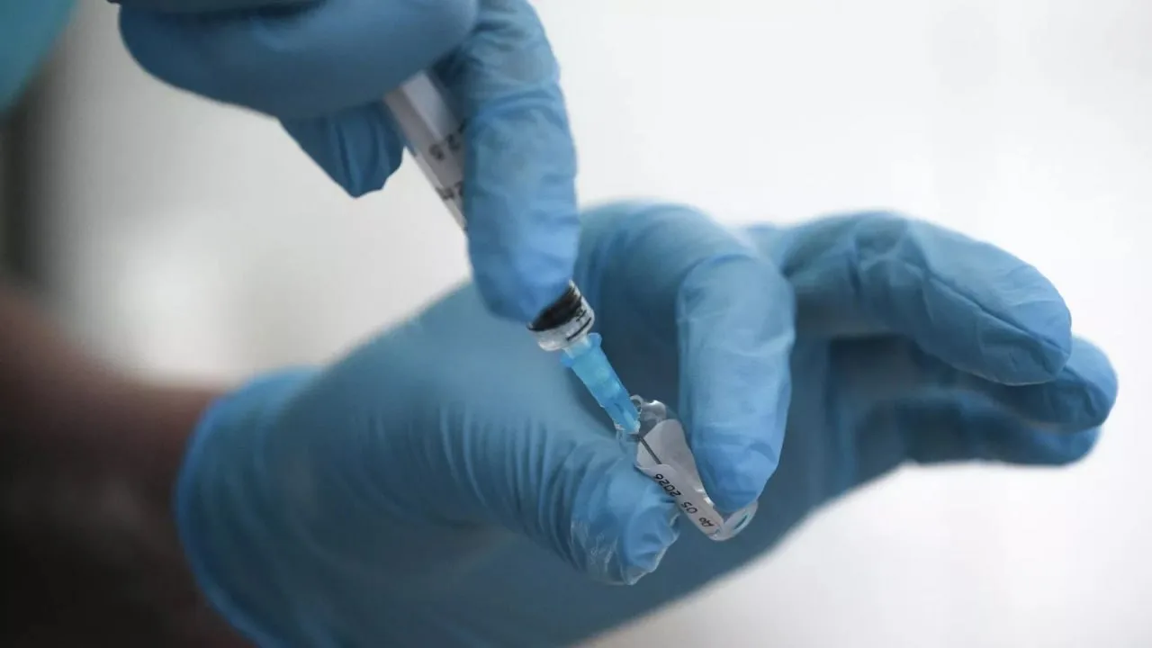 💉 Первую российскую вакцину от рака кожи до конца 2026 года получат 20 пациентов, сообщил РИА Новос