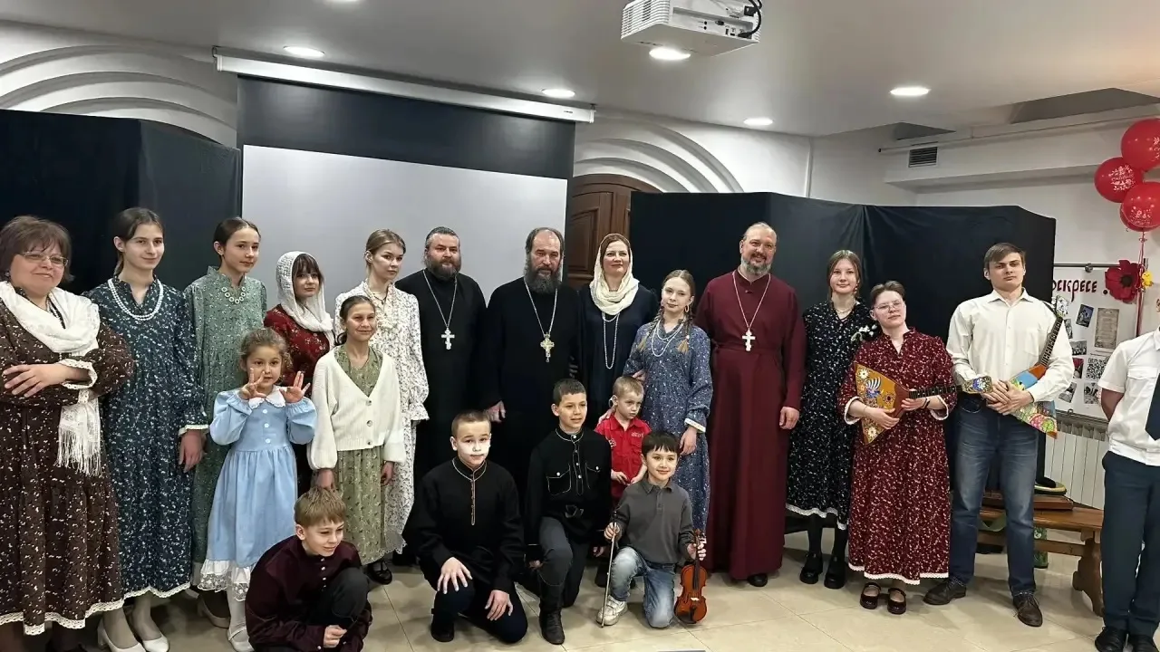 Пасхальный концерт театра «Ситцевая деревенька» в Михаило‑Архангельском Харлампиевском храме   В гал
