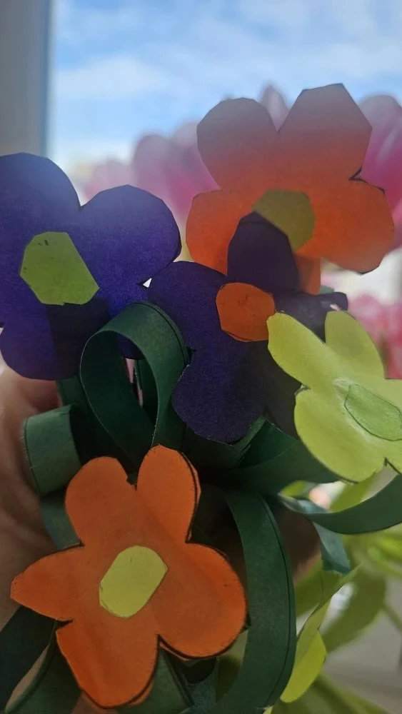 🌸 Младший сын сделал мне к празднику такой букет. На 8 марта приятно получать цветы, д...