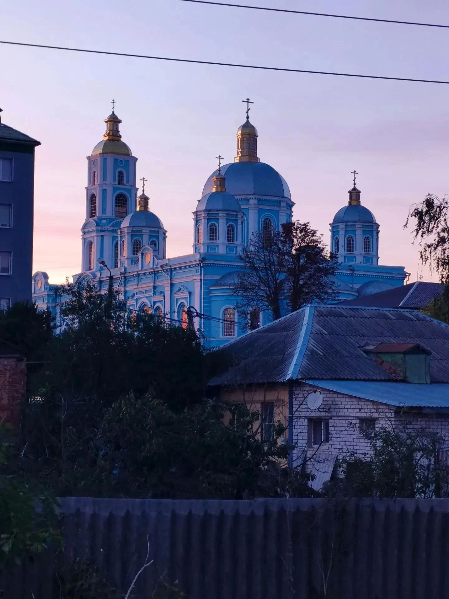 Сегодня 4 октября, воскресенье. По погоде: будет облачно, температура — до 16 °C.