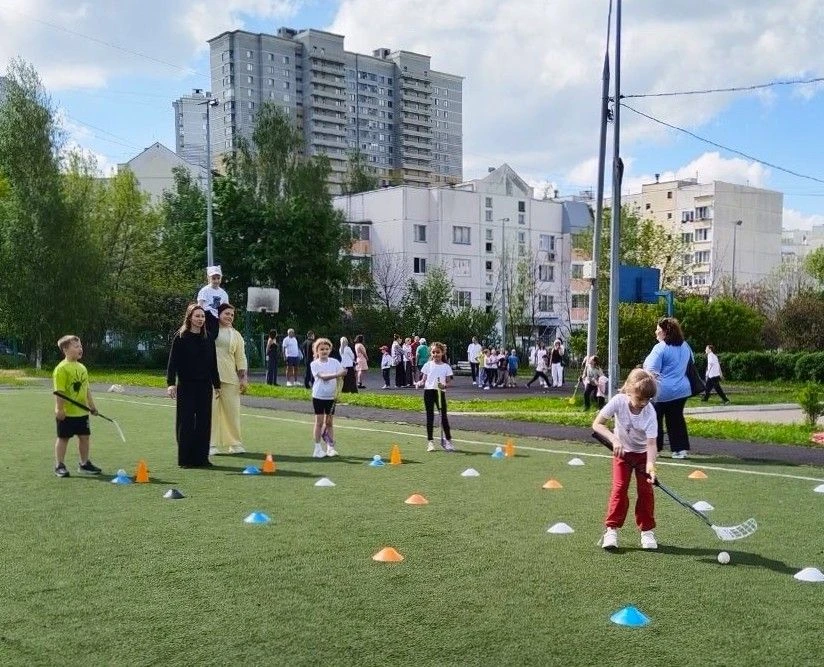 Первоклассники и родители зажгли на «Дне здоровья»  💪 В нашей школе состоялся яркий семейный спортив