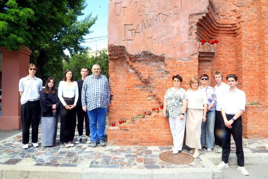 💙 Студенты и сотрудники ВолгГТУ приняли участие в памятных мероприятиях

• Студенты и сотрудники Во