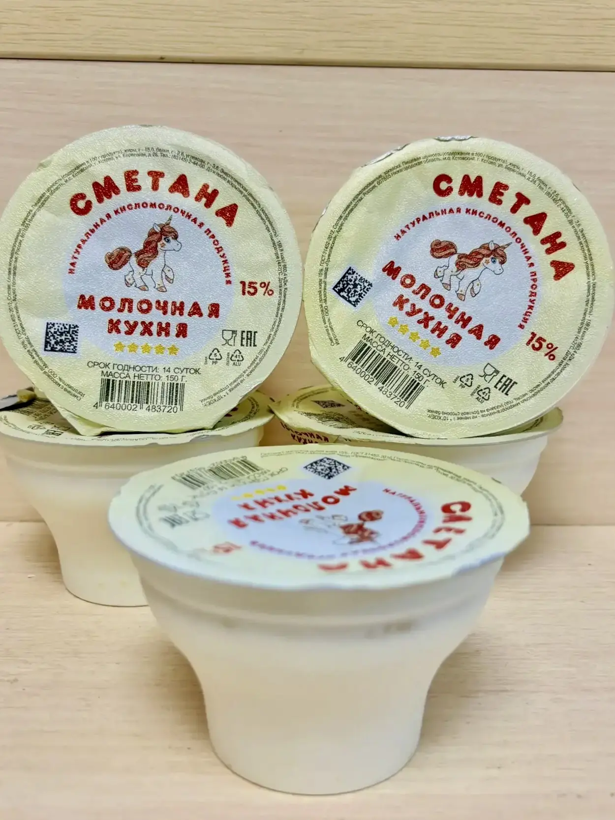 Сметана, тефтели из трёх видов мяса, свиные и куриные биточки - теперь в продаже на городских раздат