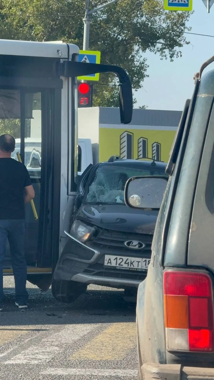 ДТП с участием общественного транспорта в Мариуполе