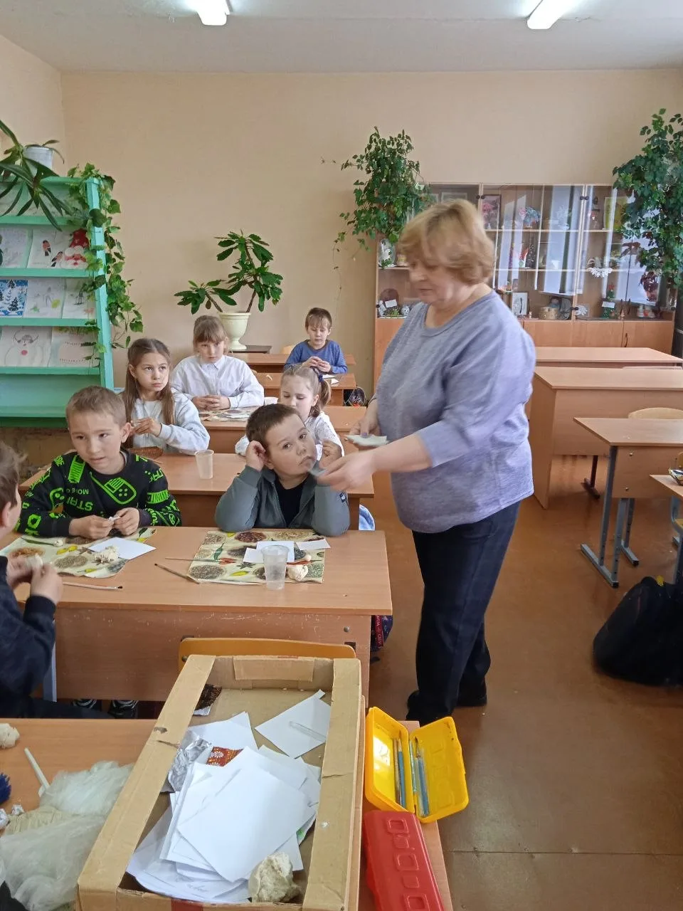 🎨 Сегодня на занятии творческого объединения «Игрушечка» ребята провели время за увлекательным и тво