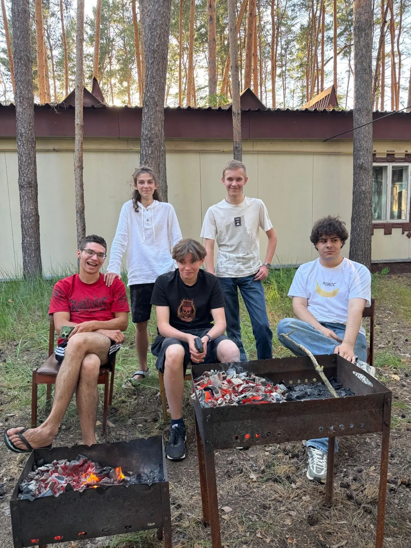 Сосновый дзен 🌲

💛 Лучшие каникулы — в Сосновом углу. Река, сосны, солнце и идеальная компания.

А