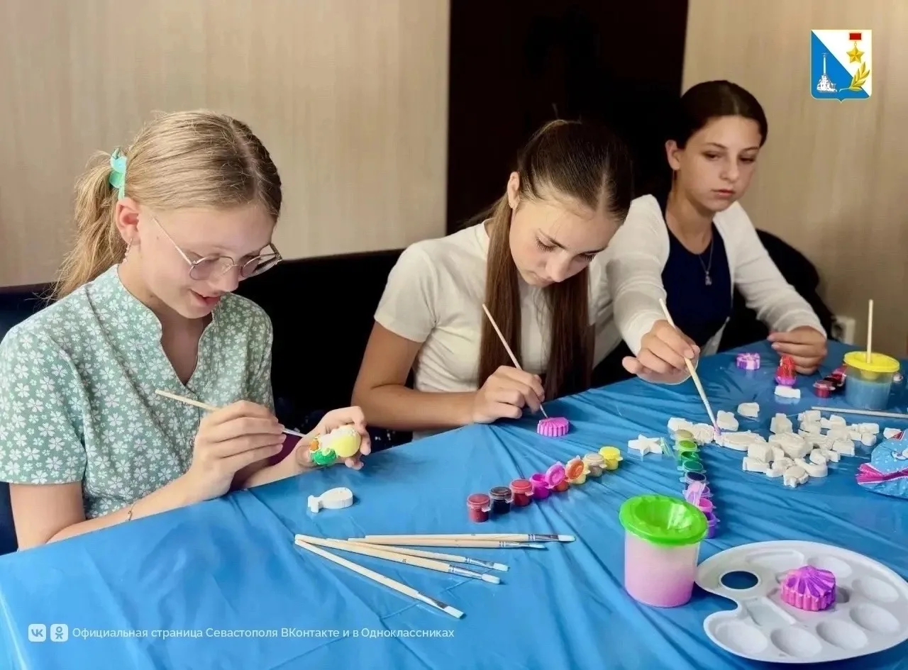 Ученицы 6-А класса с удовольствием посетили один из мастер-классов, которые все лето проводятся для 