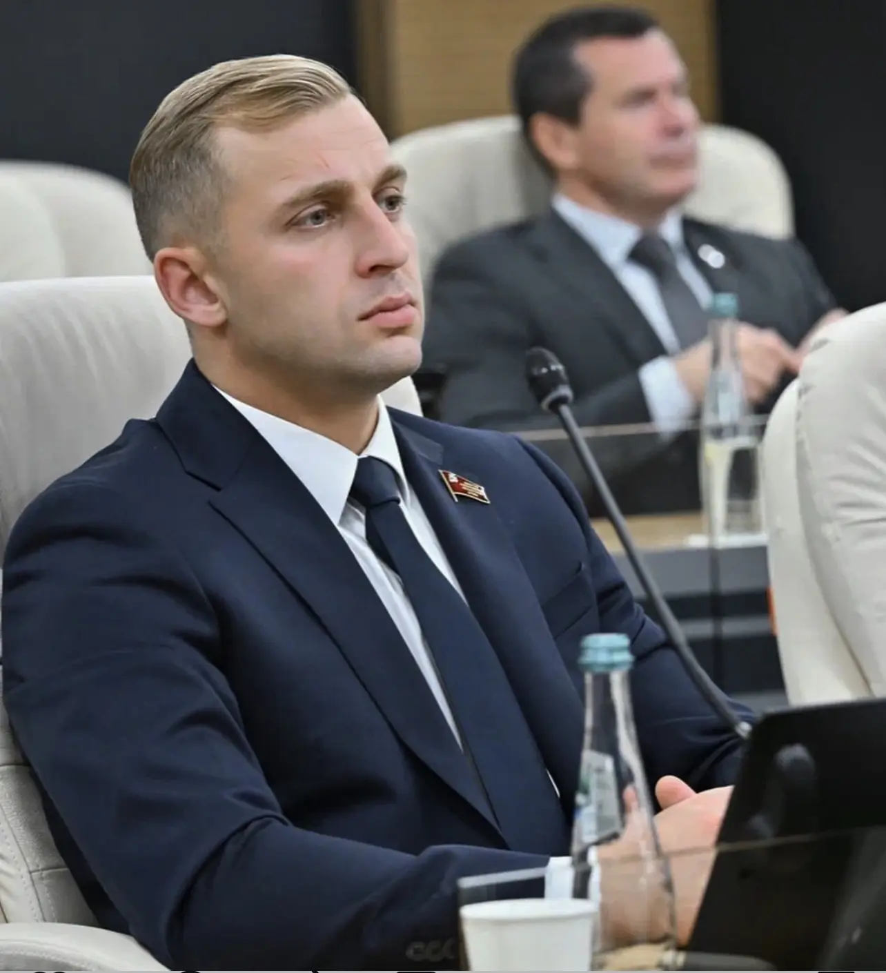 Саша Стоун  на новом месте работы 😎