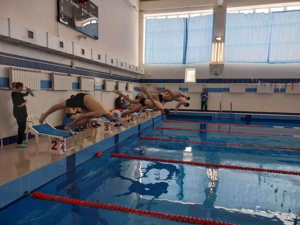 🏊‍Наши лицеисты – настоящие акулы бассейна! 🦈  Вчера в бассейне Данкова кипели настоящие страсти! 🔥 