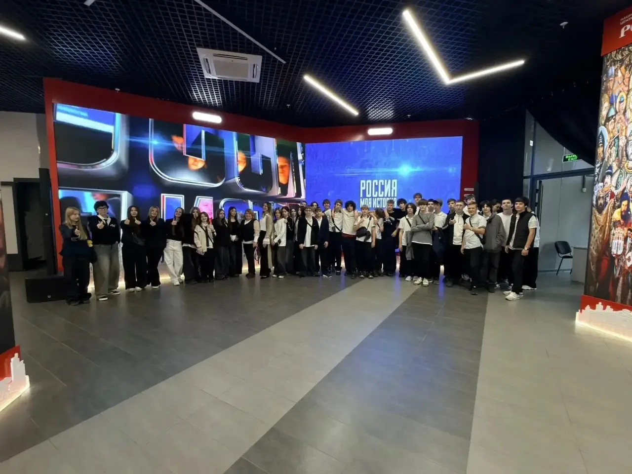 Сегодня учащиеся 9 «Д», «Е», «Ж», под руководством советника директора Сивенко Никиты А...