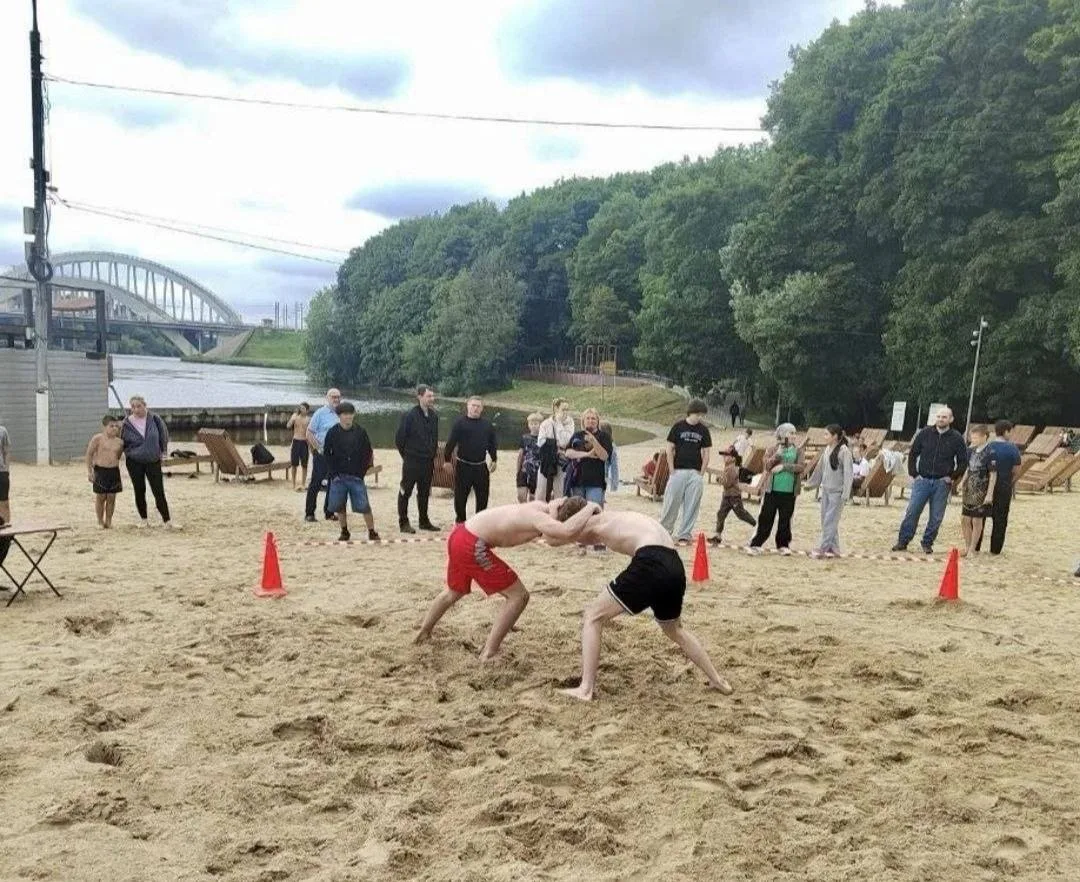🤼‍♂ Первый турнир по пляжной борьбе среди юношей прошёл в парке имени Толстого 

В турнире приняли 