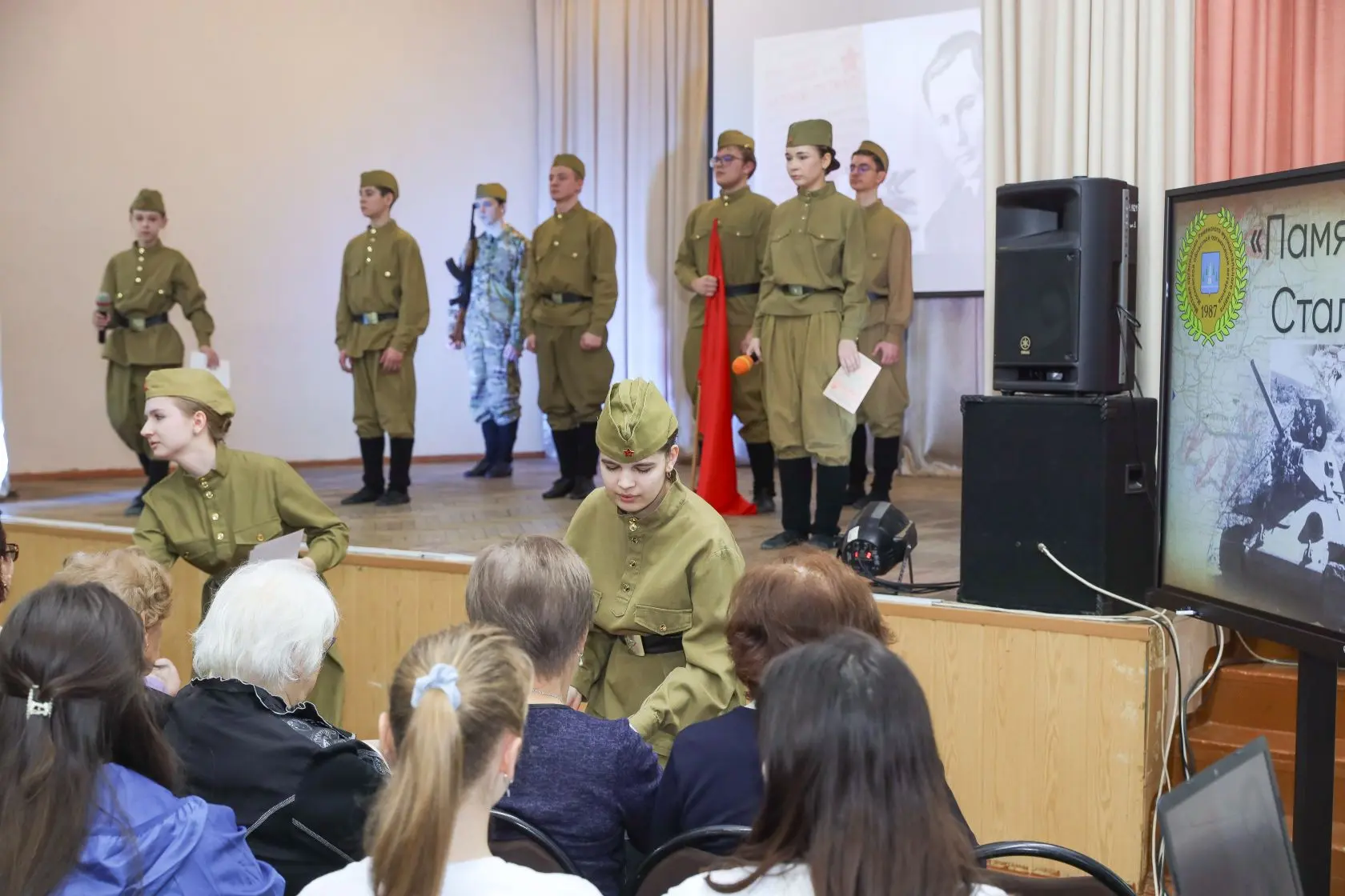 🎖 «ПАМЯТИ СТАЛИНГРАДА»       В школе прошла литературно-музыкальная композиция, посвященная одной из