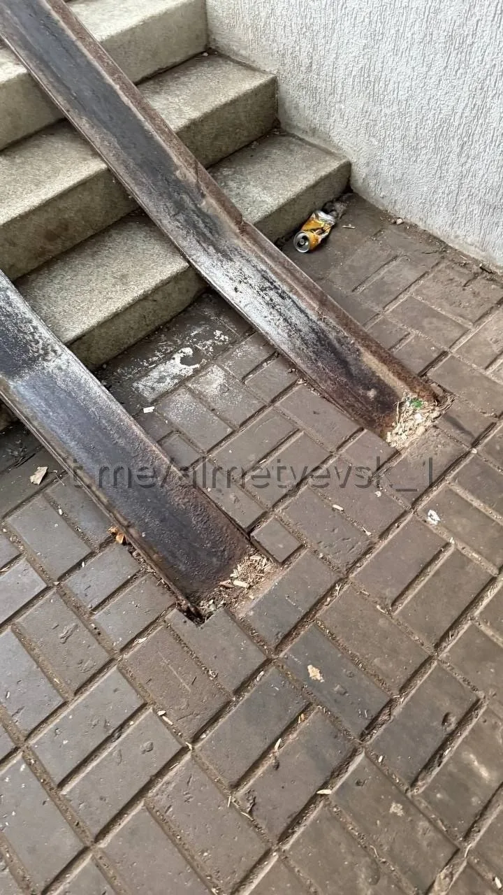 Странные пандусы установили в подземке у торгового центра в Альметьевске 

Появились они после прове