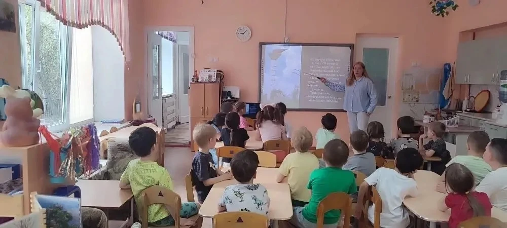 В группах детского сада состоялись  открытые уроки,посвящённые двум важным датам — Дню ...
