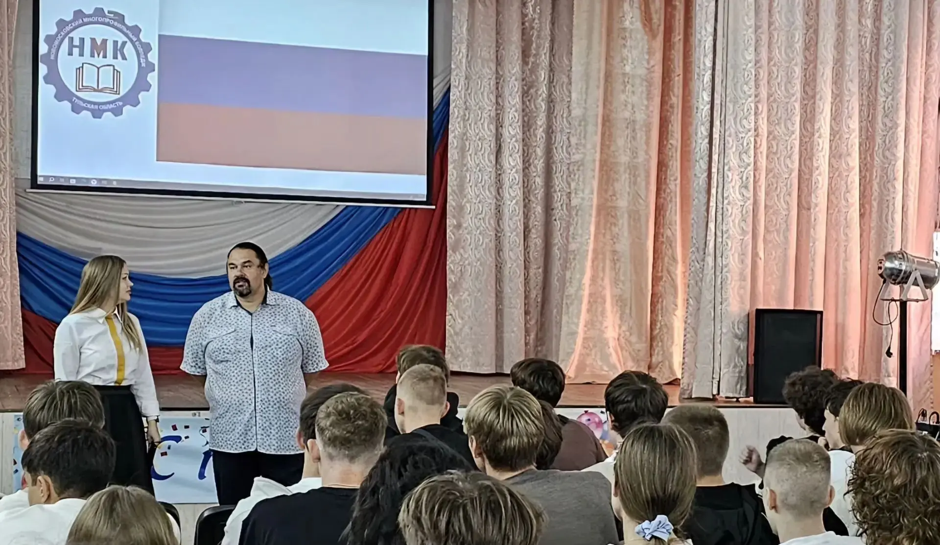 В рамках всероссийской акции «По следам героев» совместно с Движением Первых прошёл кин...