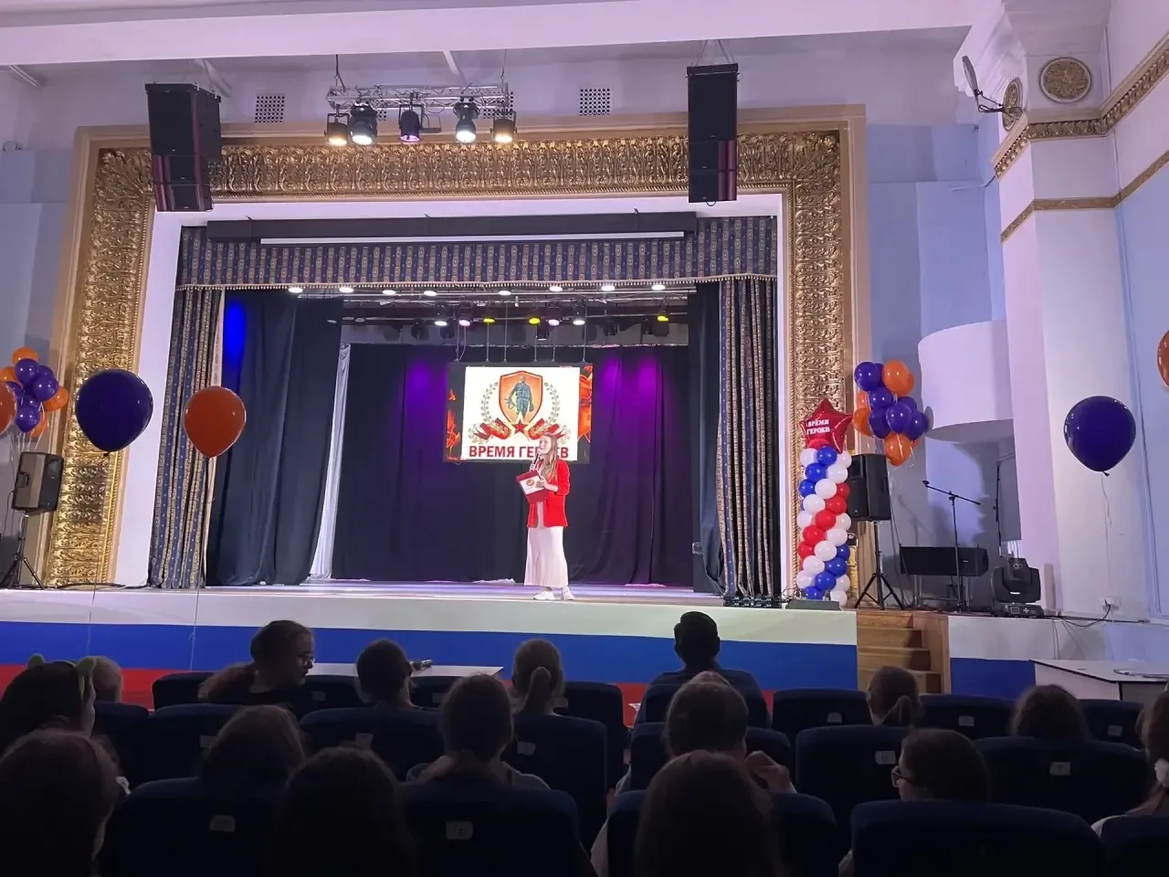 В минувший вторник ученики 5-Э класса посетили Дом офицеров Балтийского флота, где проходил фестивал