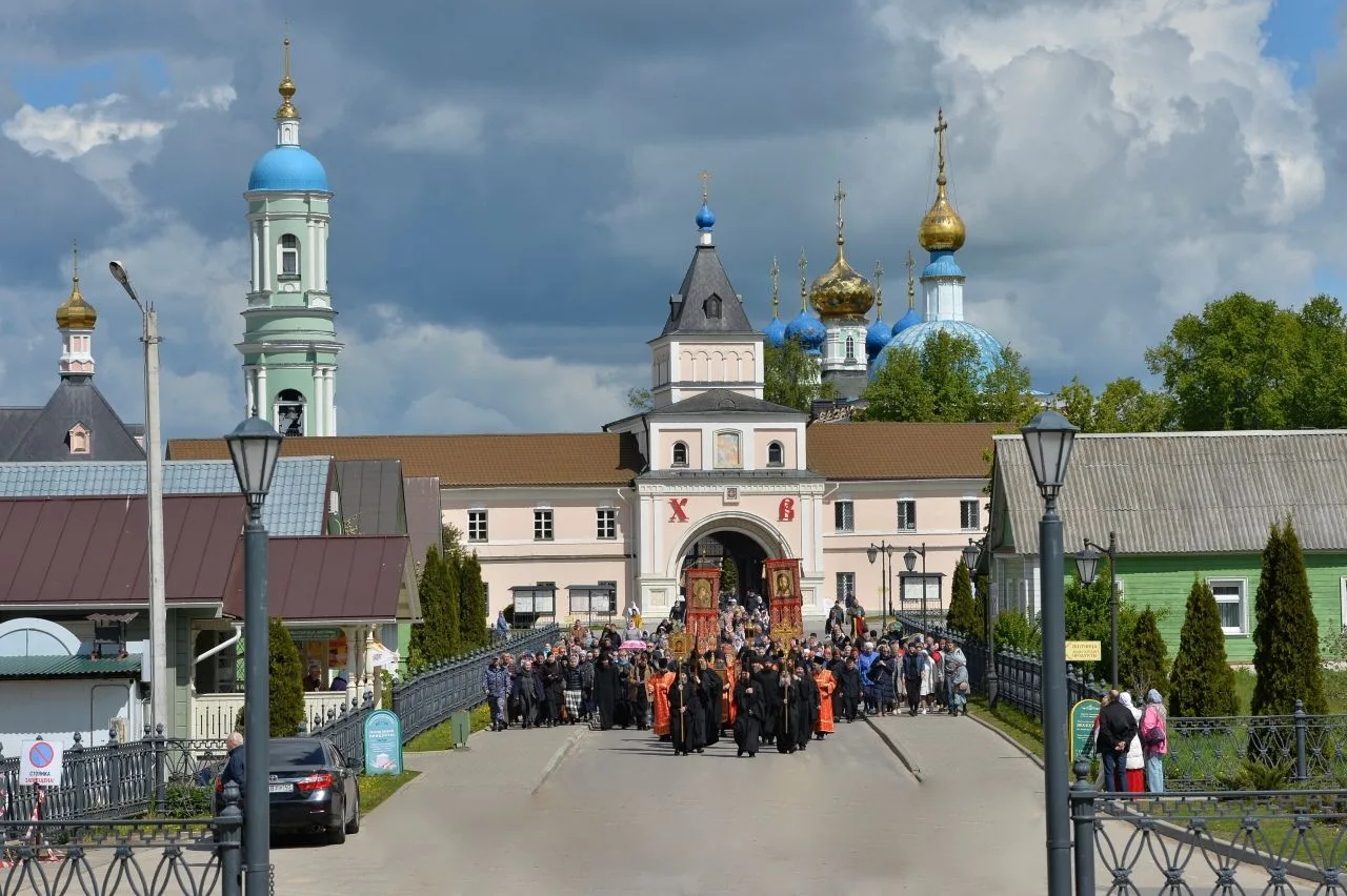 Свято-Введенский мужской монастырь Оптина Пустынь (Калужская область г. Козельск) ищет одинокую женщ