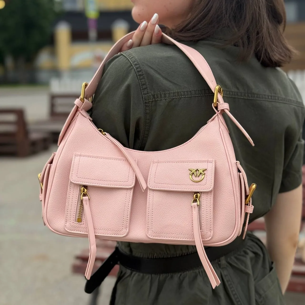 PINKO

-два размера:
-Размер : 28/22 см 7000₽
-Размер: 35/23 см 7500₽
-Копии 1:1
-Кожа натуральная  