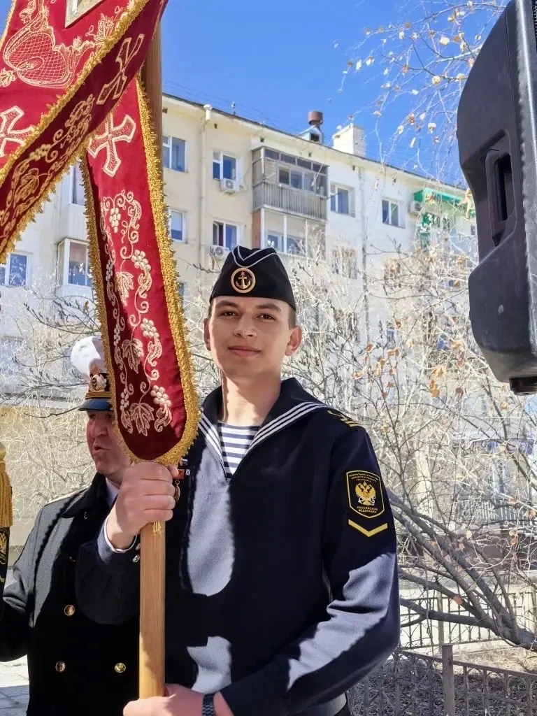 ГЕОРГИЯ ПОБЕДОНОСЦА ПРОСЛАВЛЯЯ...  Русский народ испокон века шел на битву под штандартами прославле