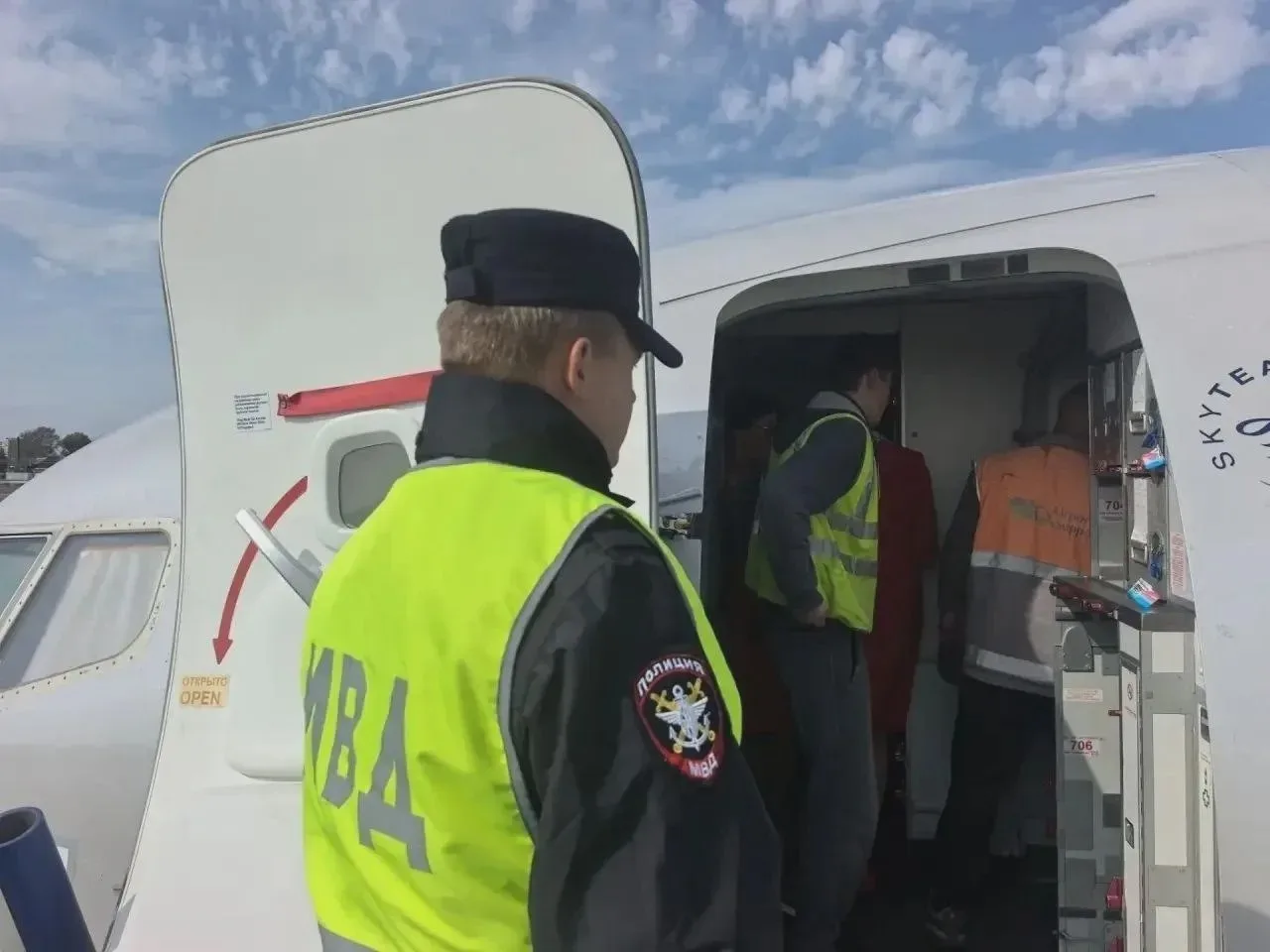 ✈️ Пассажира рейса в Иркутск задержали за дебош