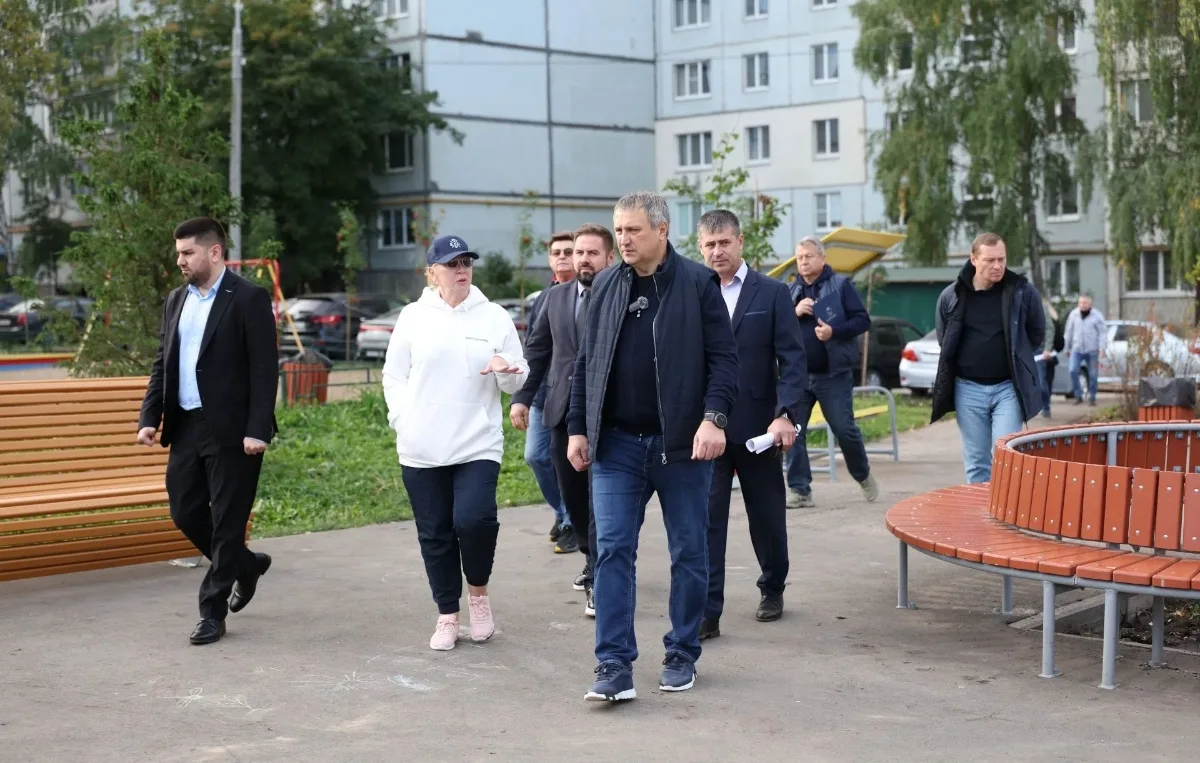 Глава администрации района Иван Николаевич Сухарев совместно с главой городского округа...