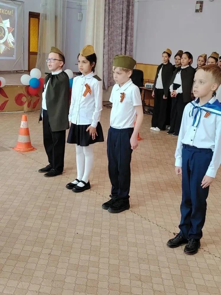 🇷🇺Сегодня в начальной школе в преддверии Дня Великой Победы прошёл традиционный Парад Победы с испол