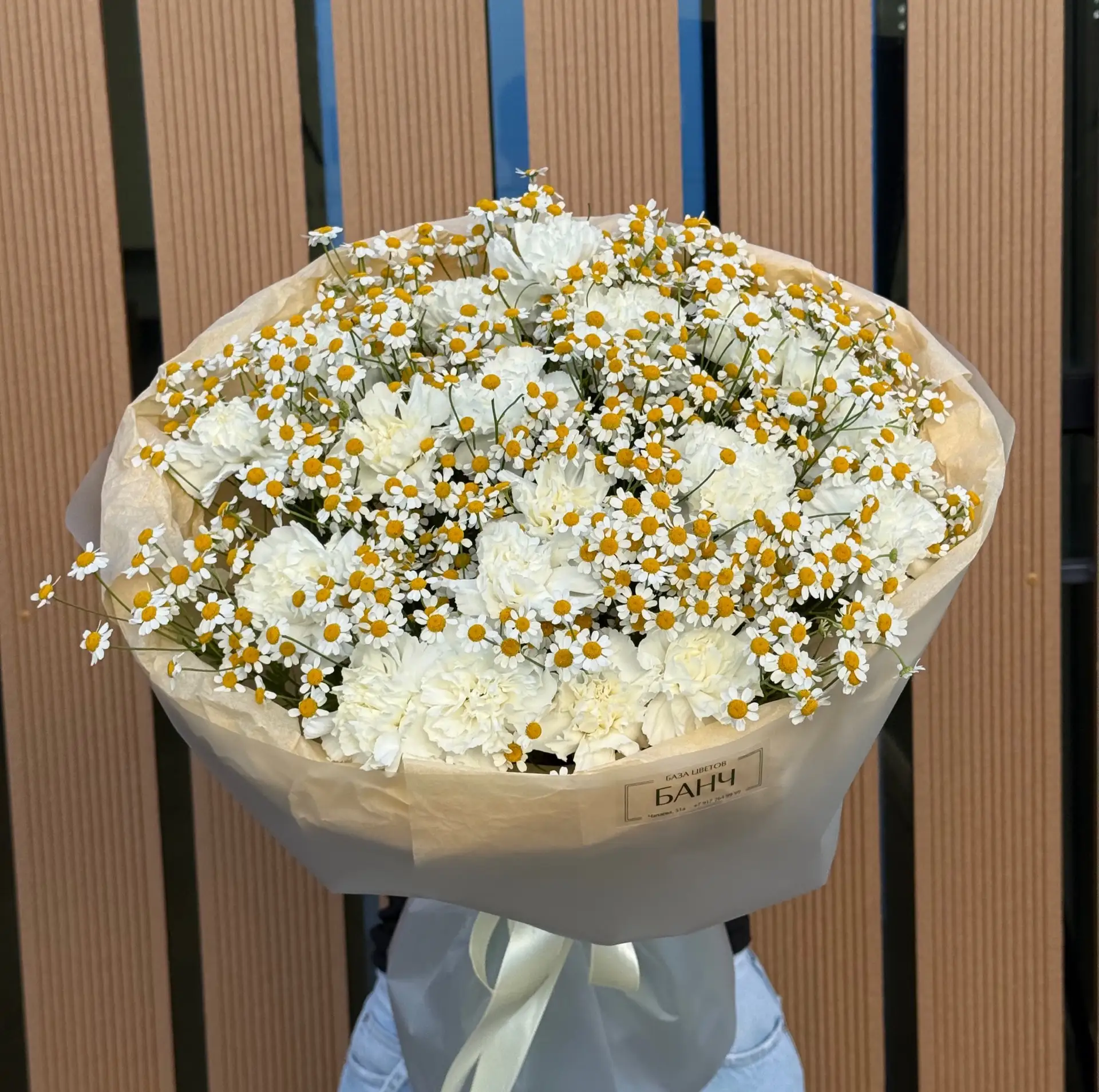 Облако из ромашек и белых гвоздик для самого теплого повода🌼

Написать нам:
ВК:  vk.me/bunch_elabug