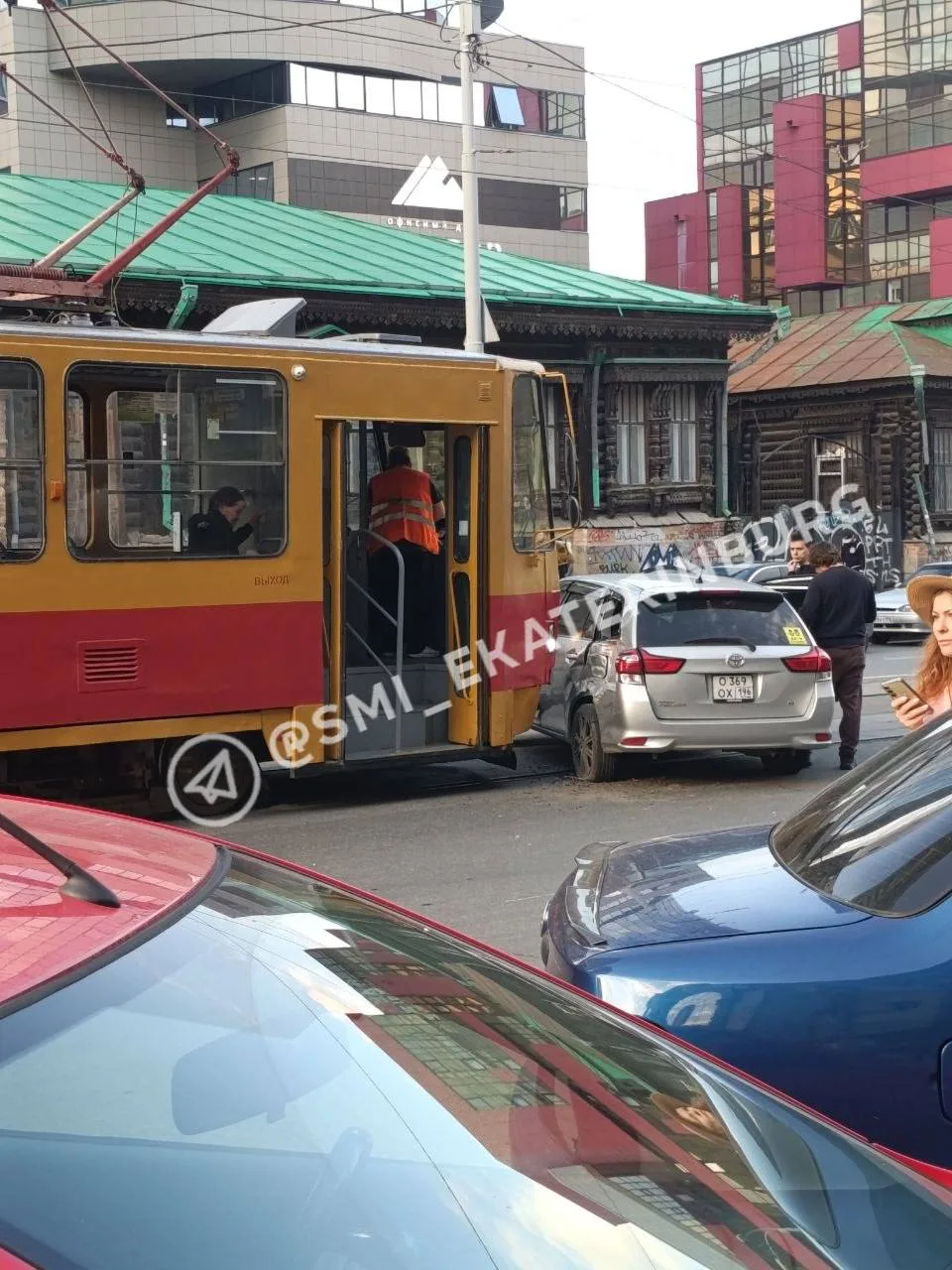 ❗️ Авария у ТРЦ в Екатеринбурге