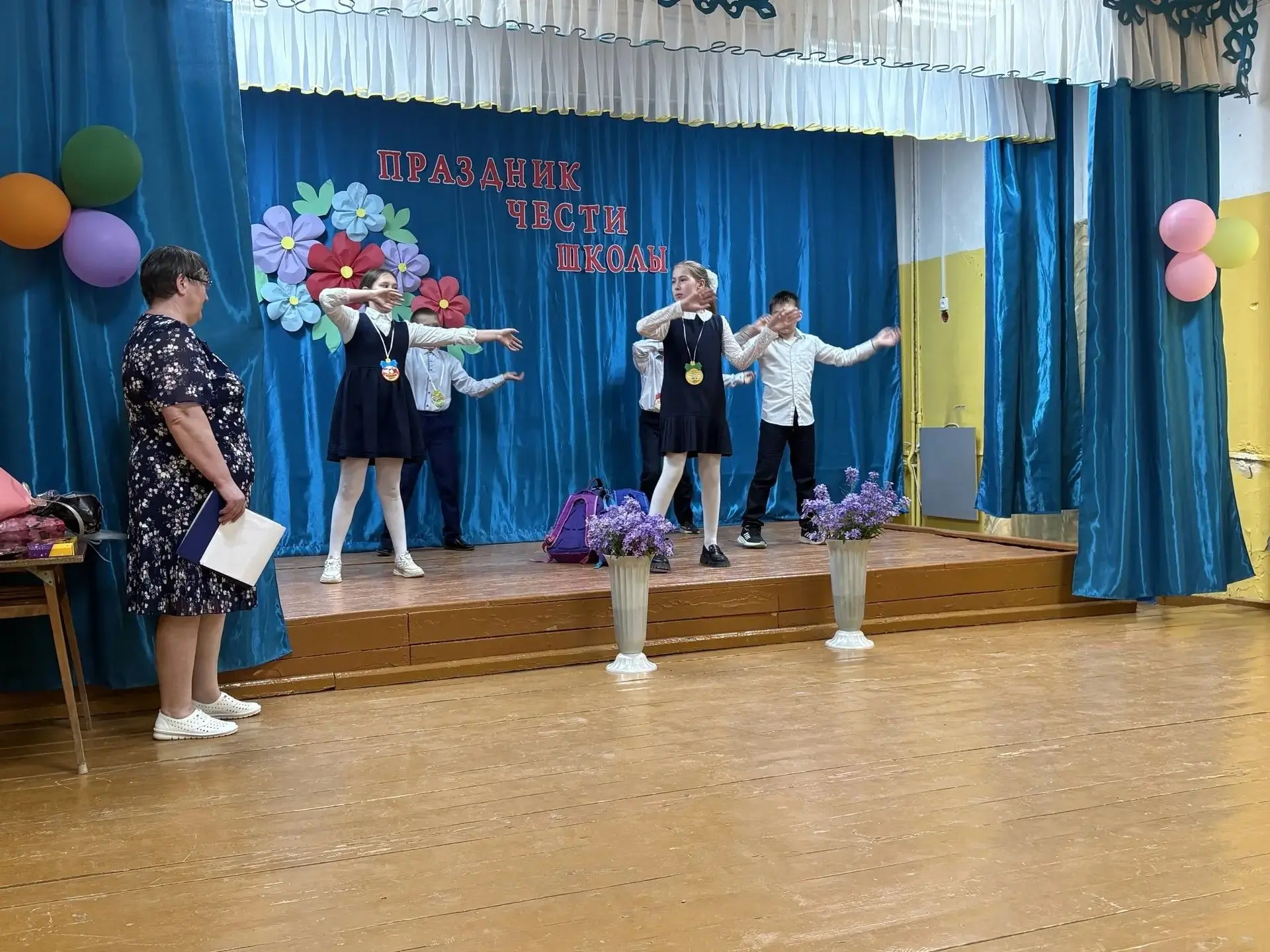 Сегодня особенный день для нашей школы. Мы провожаем выпускной 4 класс начальной школы....