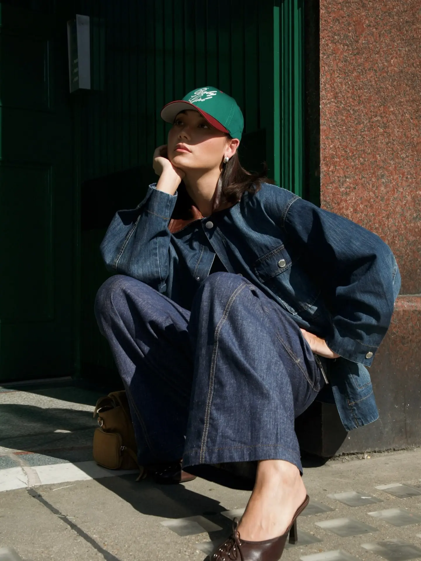 Кто сказал, что деним должен быть предсказуемым? 💙