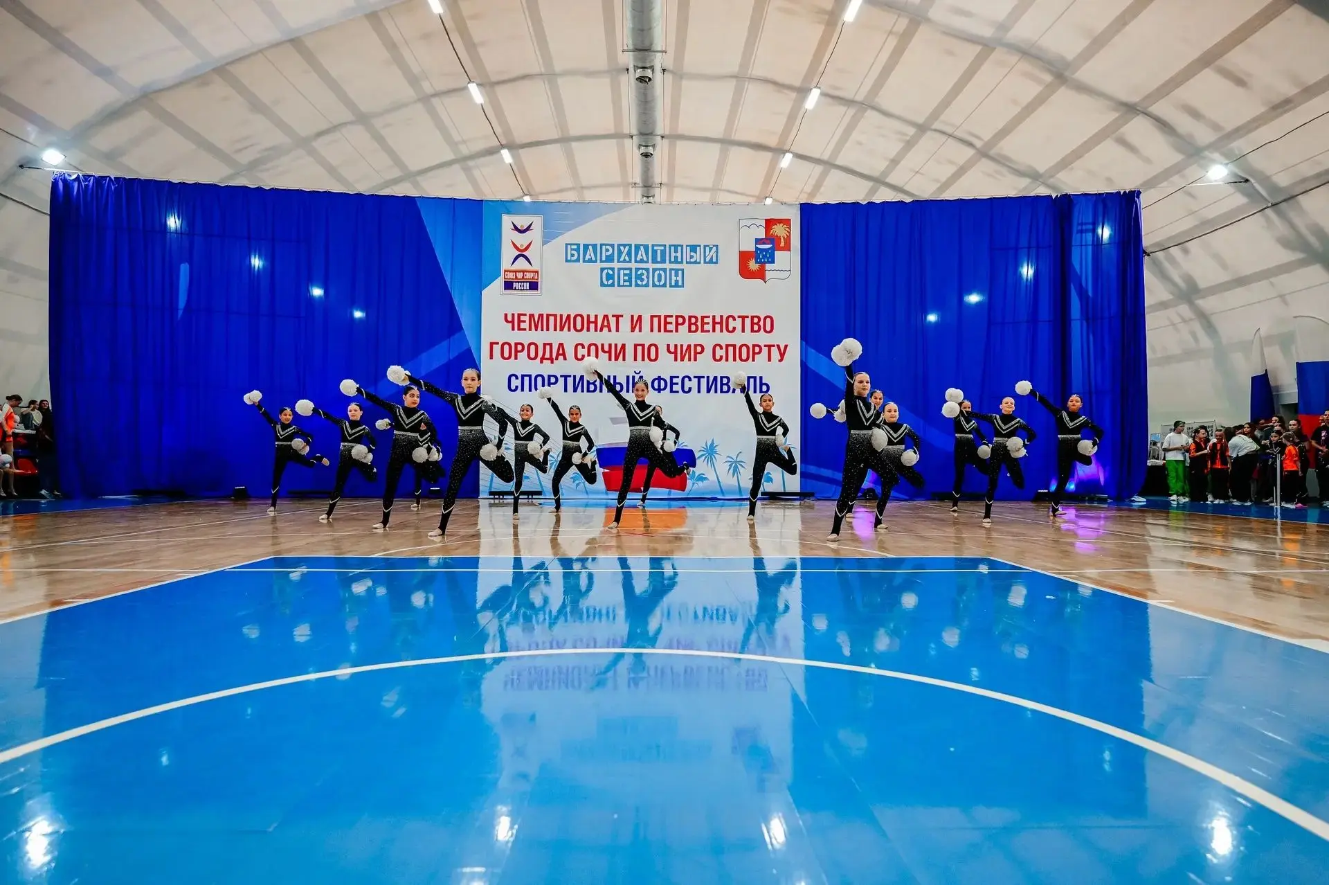 Делимся яркими фотокарточками с прошедших соревнований по чир спорту🤸‍♀️