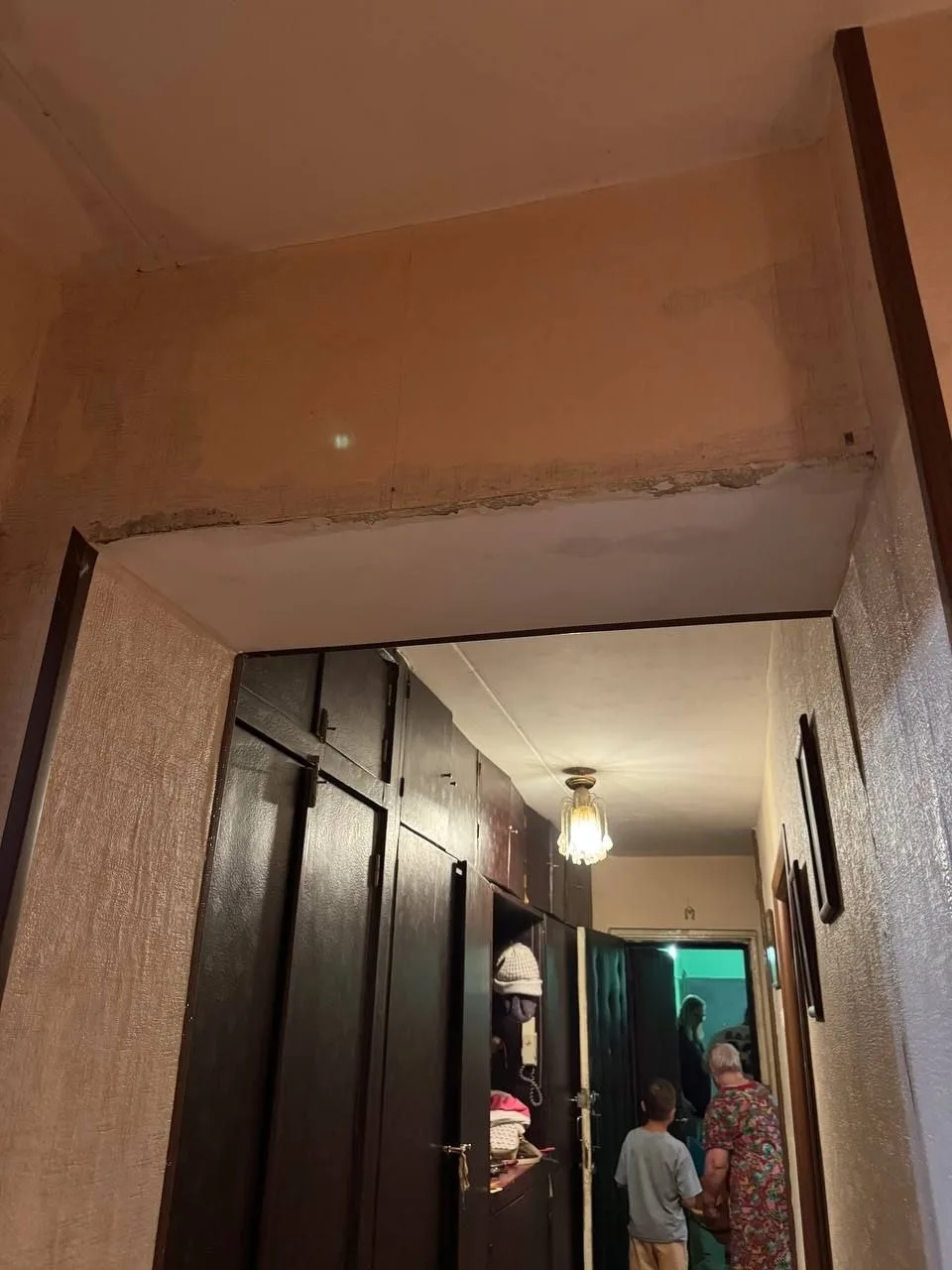 В Мытищах ливень превратил многоэтажку в настоящий водопад 😱

После дождя жители дома на Калинингра