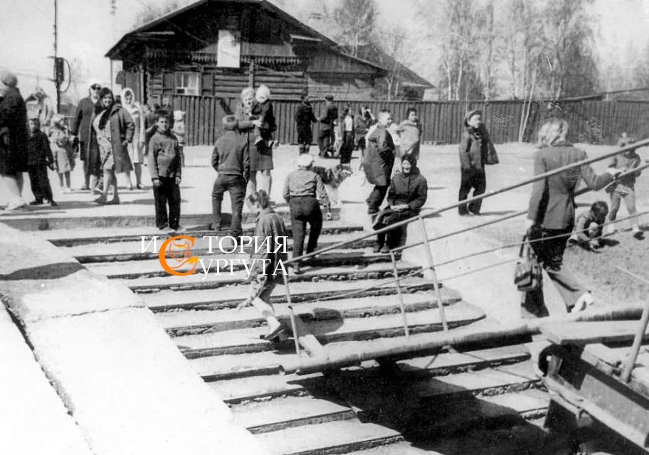 Причал на Черном Мысу, на фоне детского сада "Березка", 60-е
