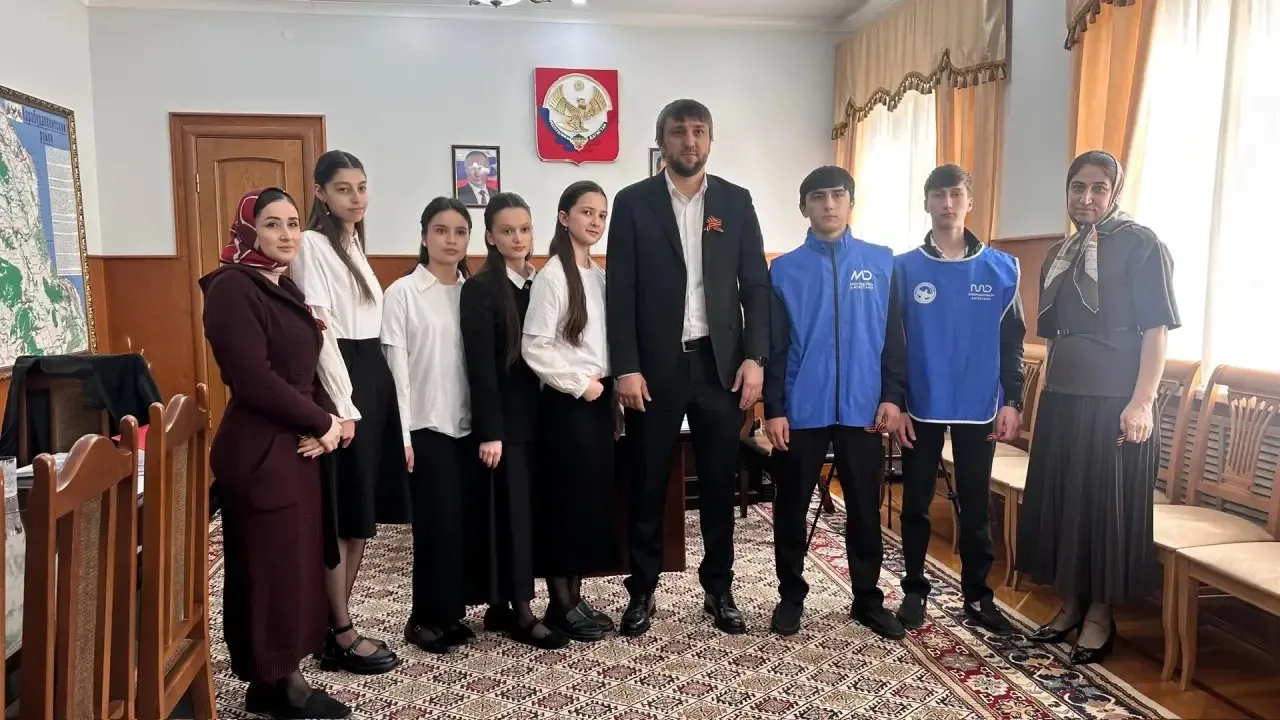 🎗️Патриотической акция «Георгиевская лента»  ▫️Волонтеры МБОУ «Гимназия» приняли участие в акции «Ге