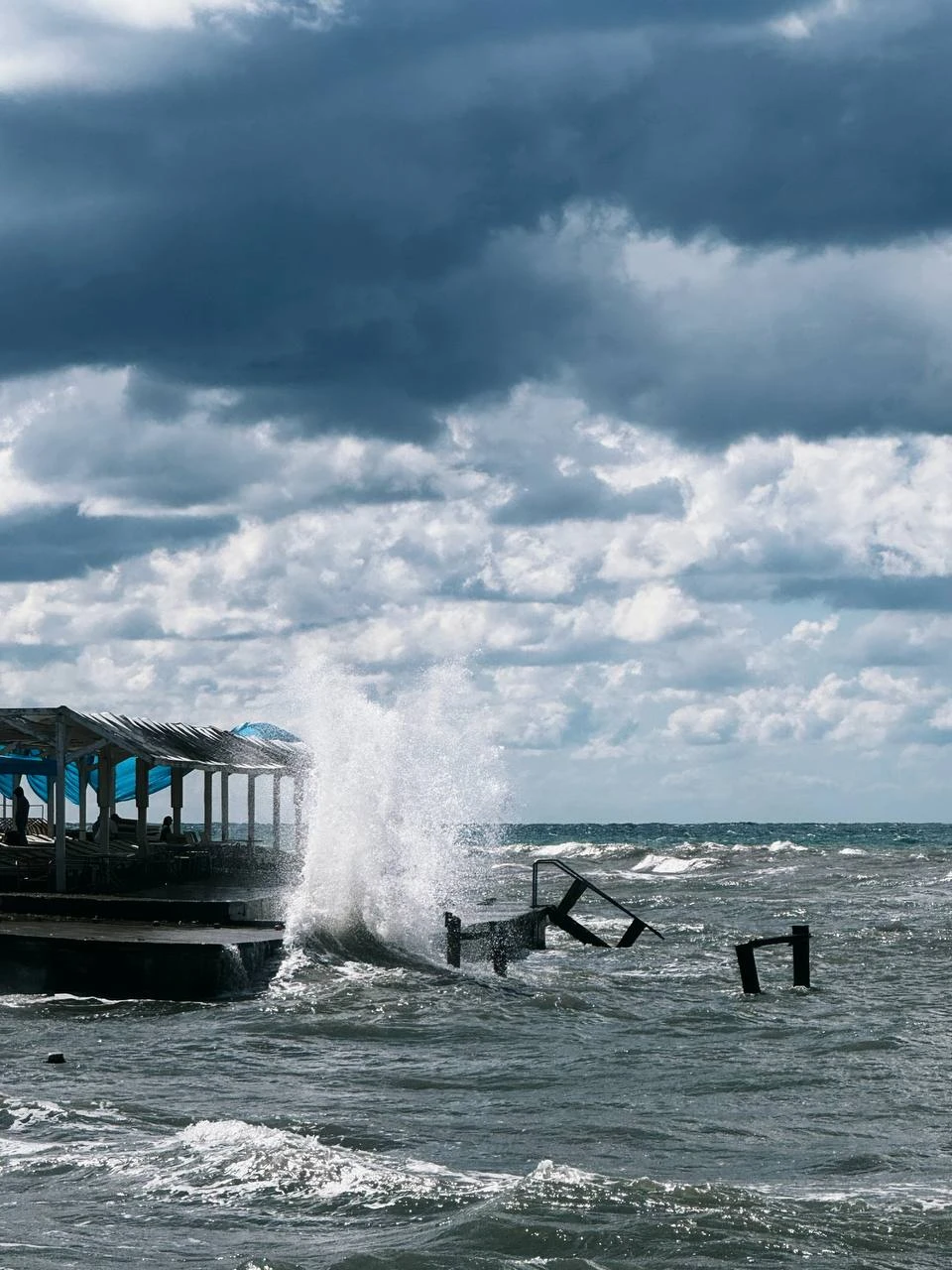 Море сегодня с характером.