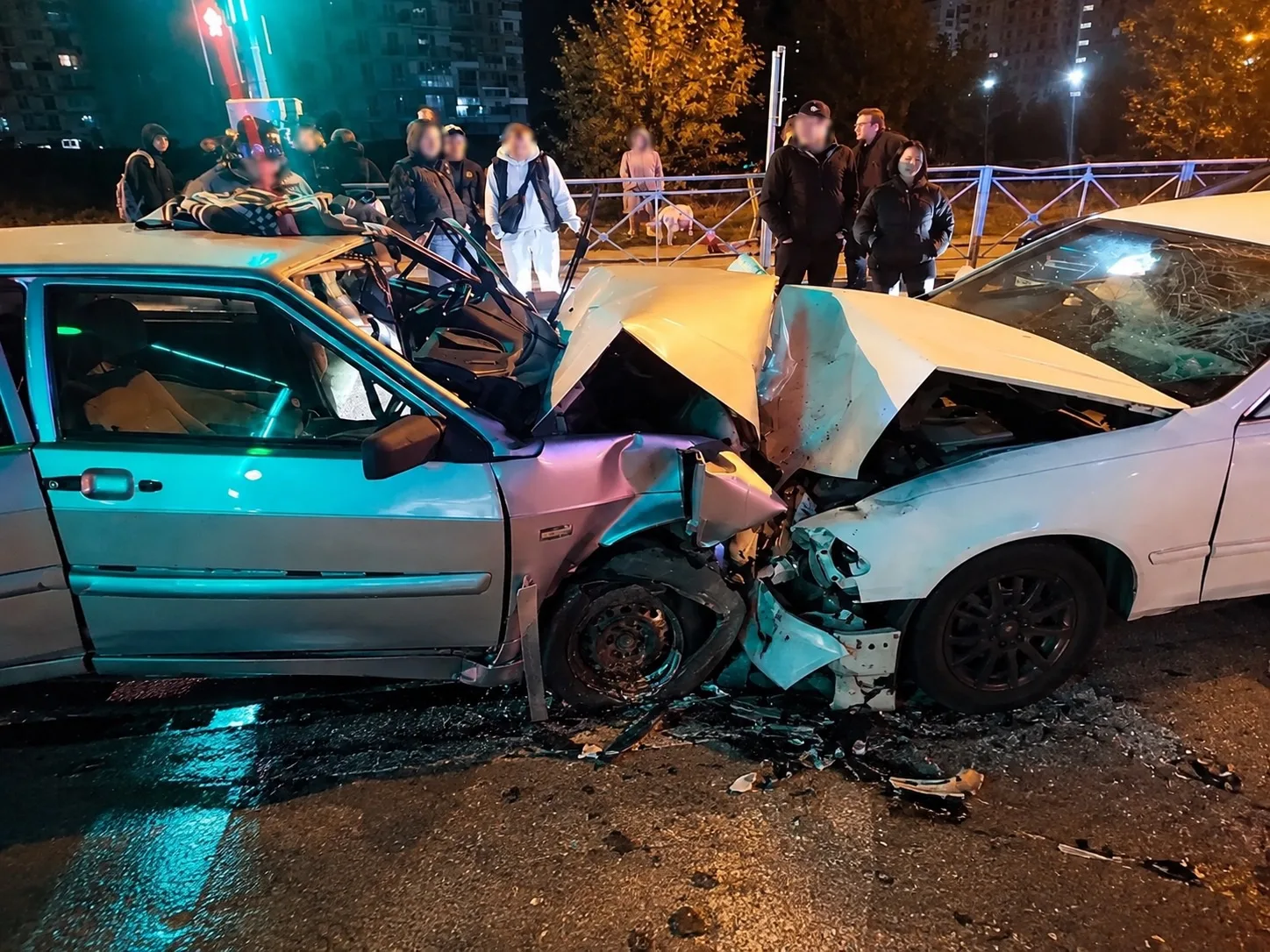 🚗💥🚙 Мужчина пострадал в лобовом столкновении седана Toyota Mark II и хэтчбека ВАЗ-21...