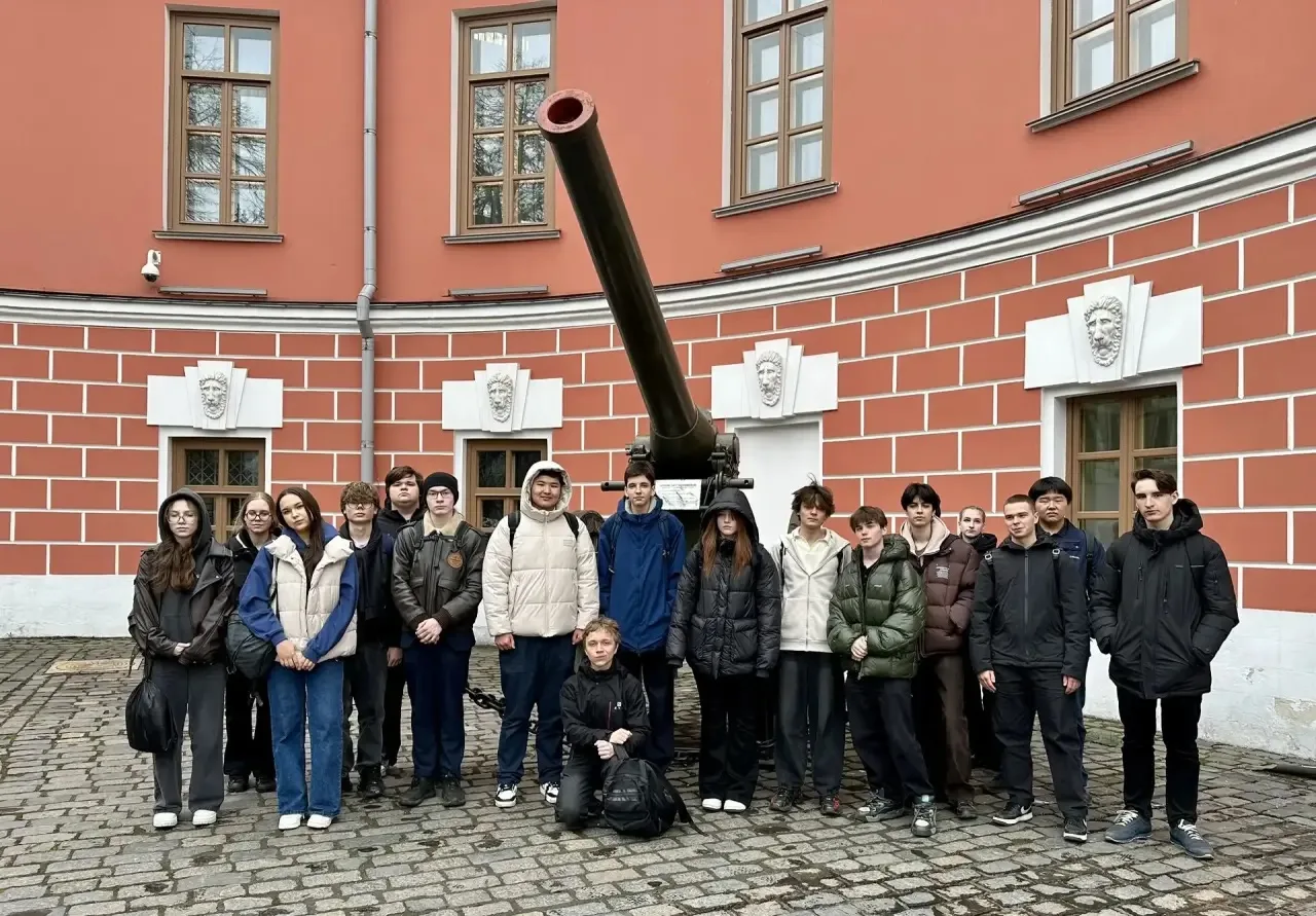 «НАСЛЕДНИКИ ПОБЕДИТЕЛЕЙ»: 10Б ПРЕДПРИНИМАТЕЛЬСКИЙ КЛАСС В МУЗЕЕ СОВРЕМЕННОЙ ИСТОРИИ РОССИИ  Знать ис