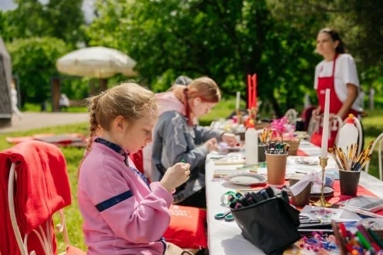 🎩 В Ландшафтном парке Митино продолжается фестиваль «Усадьбы Москвы»

До 28 июня возле смотровой пл