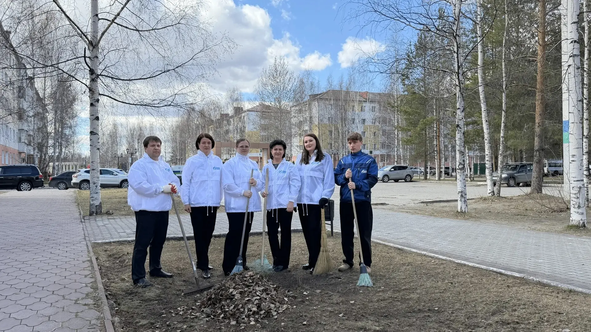 Волонтеры-энергетики вышли на субботники в городах присутствия АО «Газпром энергосбыт Тюмень» сразу 