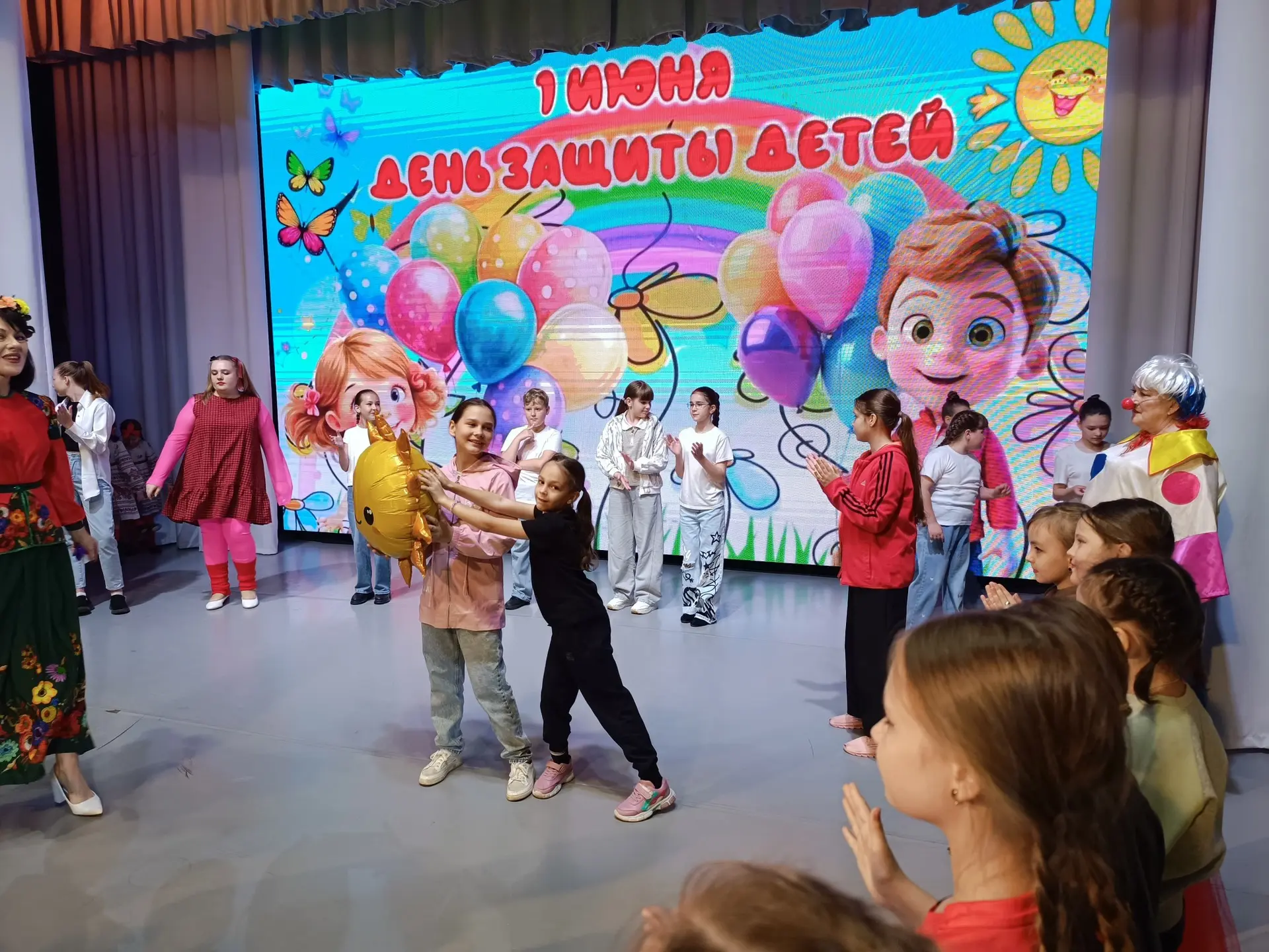 ☀️Первый день в летнем пришкольном лагере под девизом "Праздник детства"