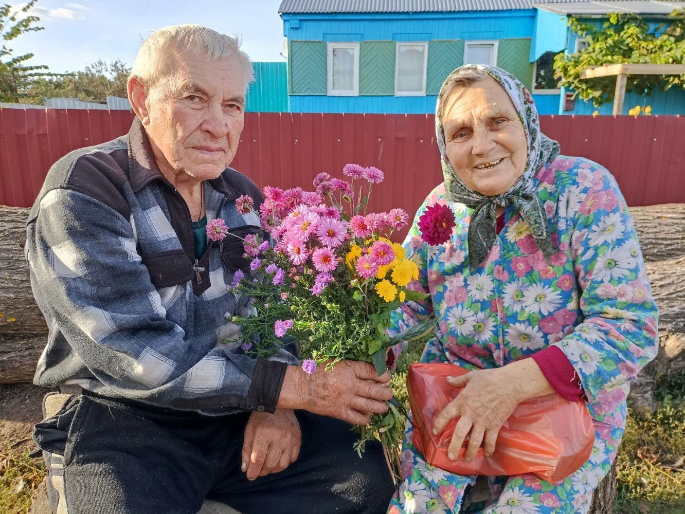 В рамках декады пожилых людей советник директора по воспитанию Хмелевской школы Наталия...