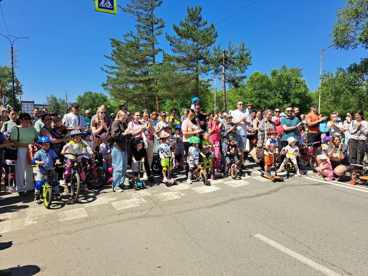 🚴Арсеньев по спортивному встретил День России!

Городская семейная велогонка «Велобум», ставшая уже