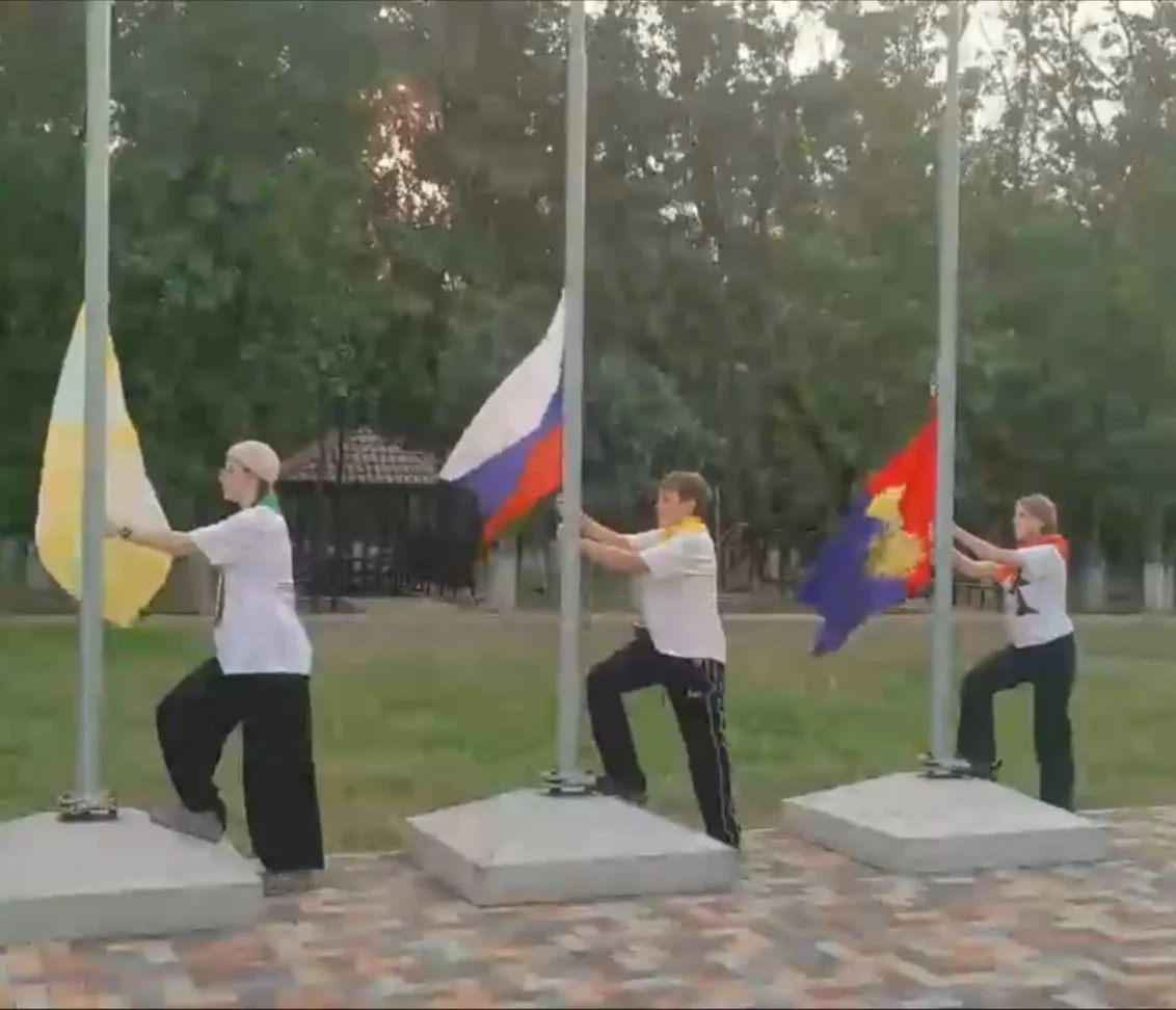 «Лесная сказка»

Нам показалось или мы телефон вверх ногами держим?