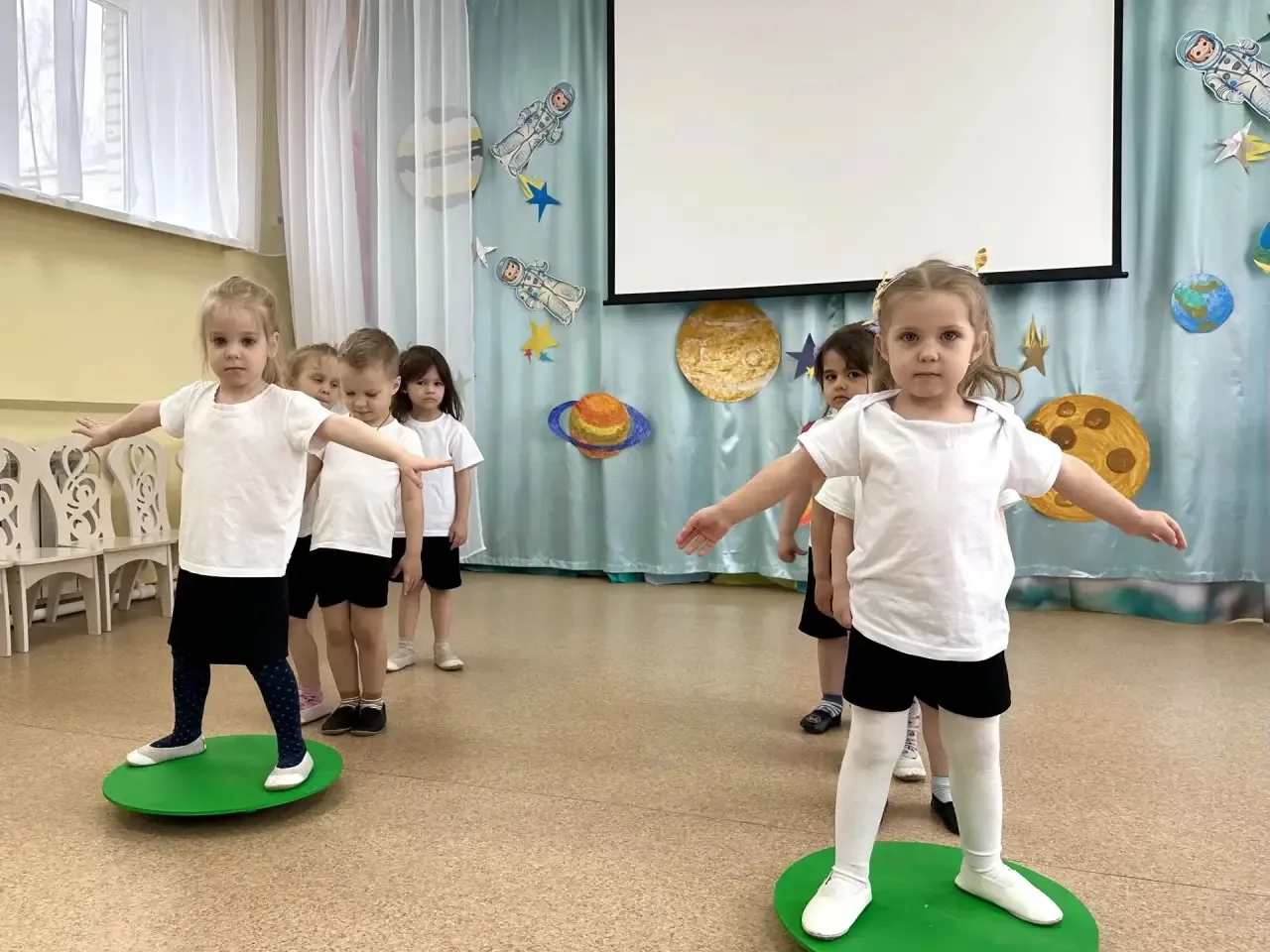 🚀 Сегодня воспитанники младших групп №1 и №12 МОУ СОШ №2 (дошкольное отделение 26) совершили невероя