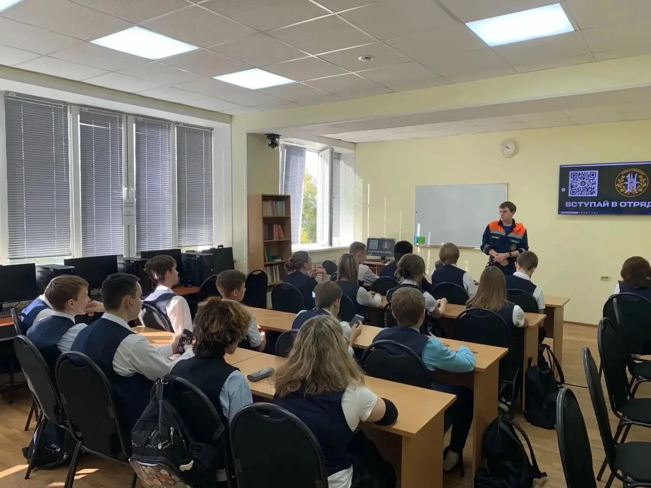 Студенты Института инженерных технологий КемГУ проводят профориентационные встречи для ...