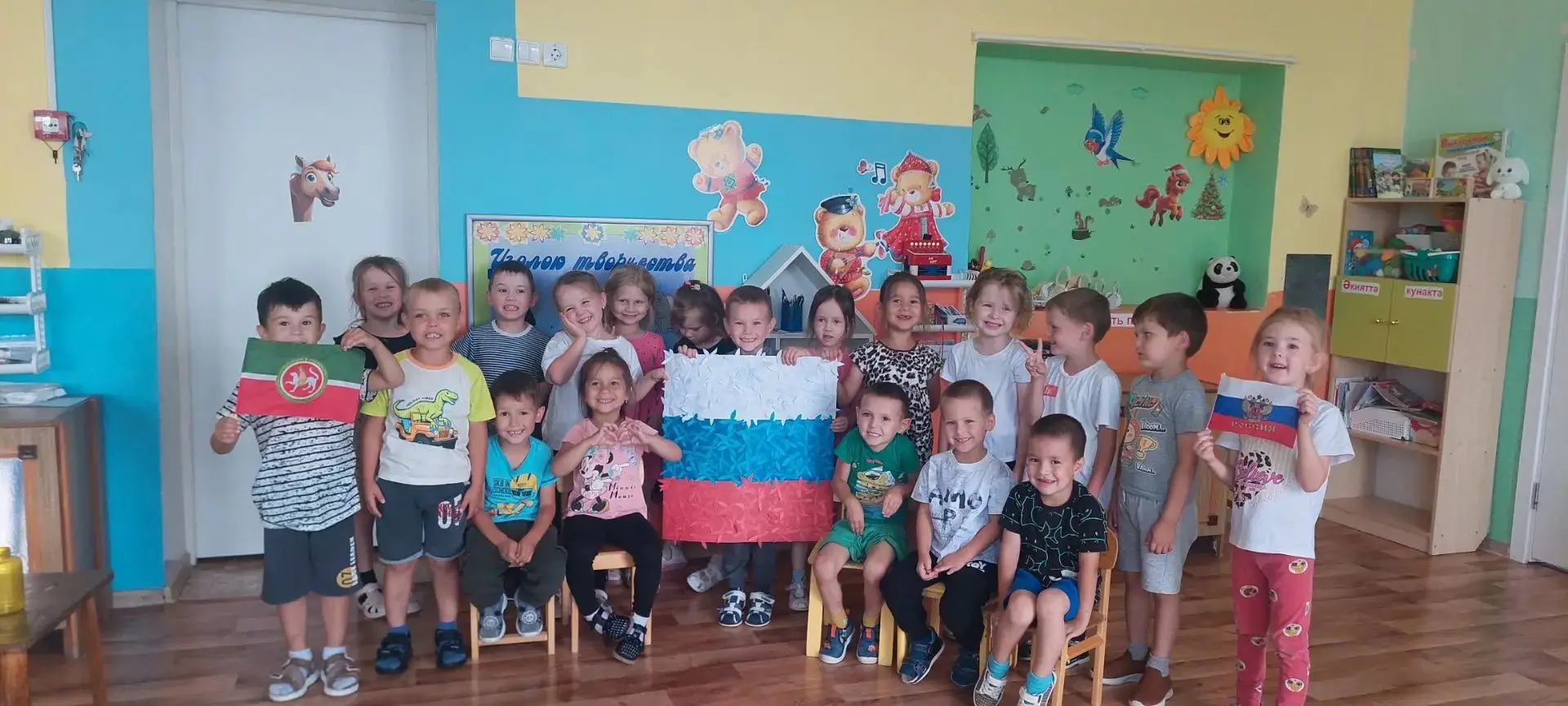 Приобщение детей к государственной символике РФ – одна из приоритетных задач в патриотическом воспит