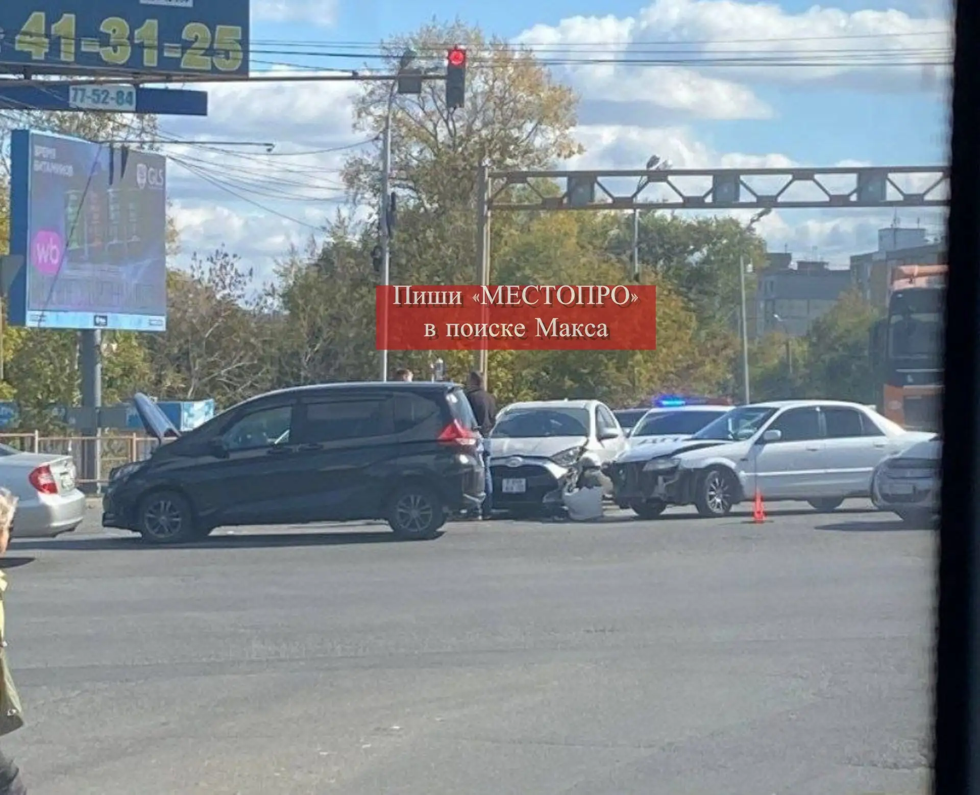 Врезались друг в друга прямо у здания ГАИ